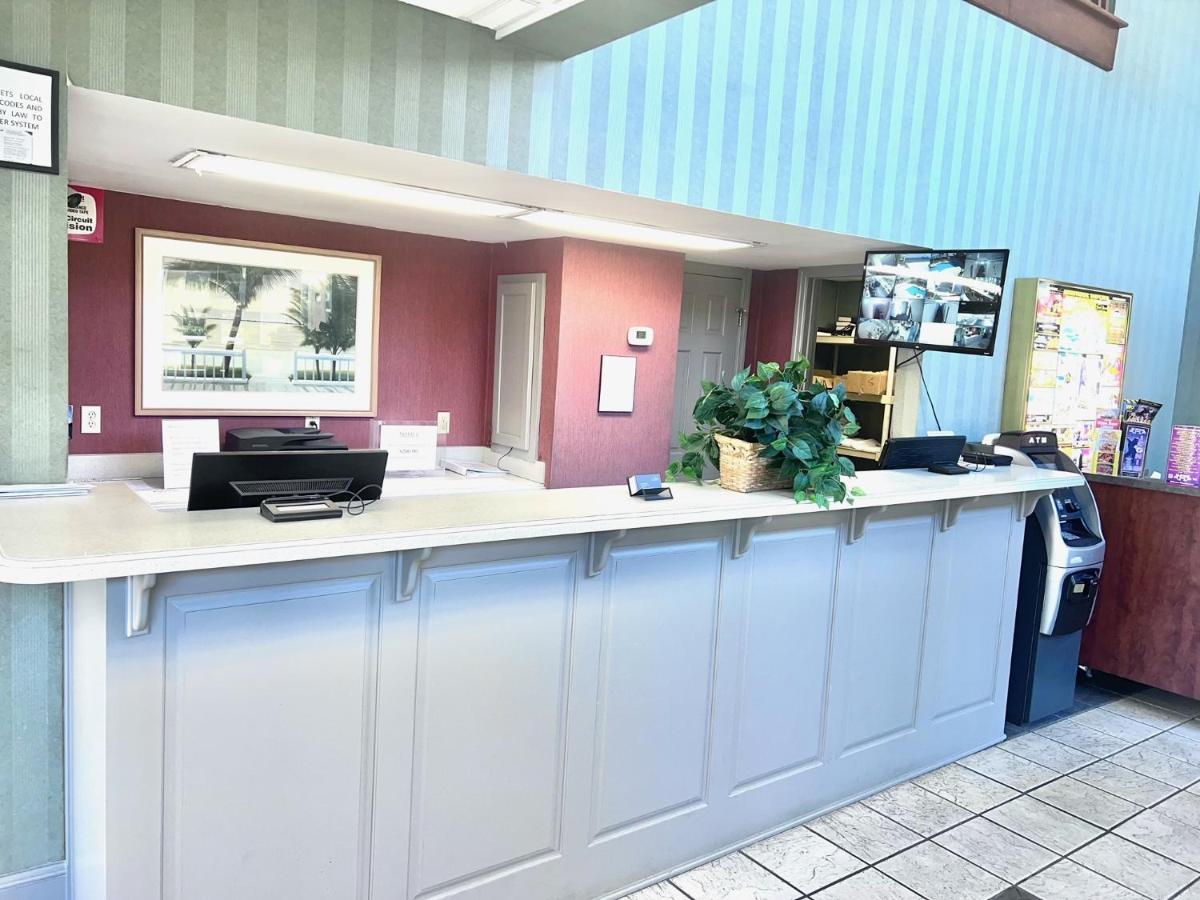 Ocean Crest Inn And Suites 미를 비치 외부 사진