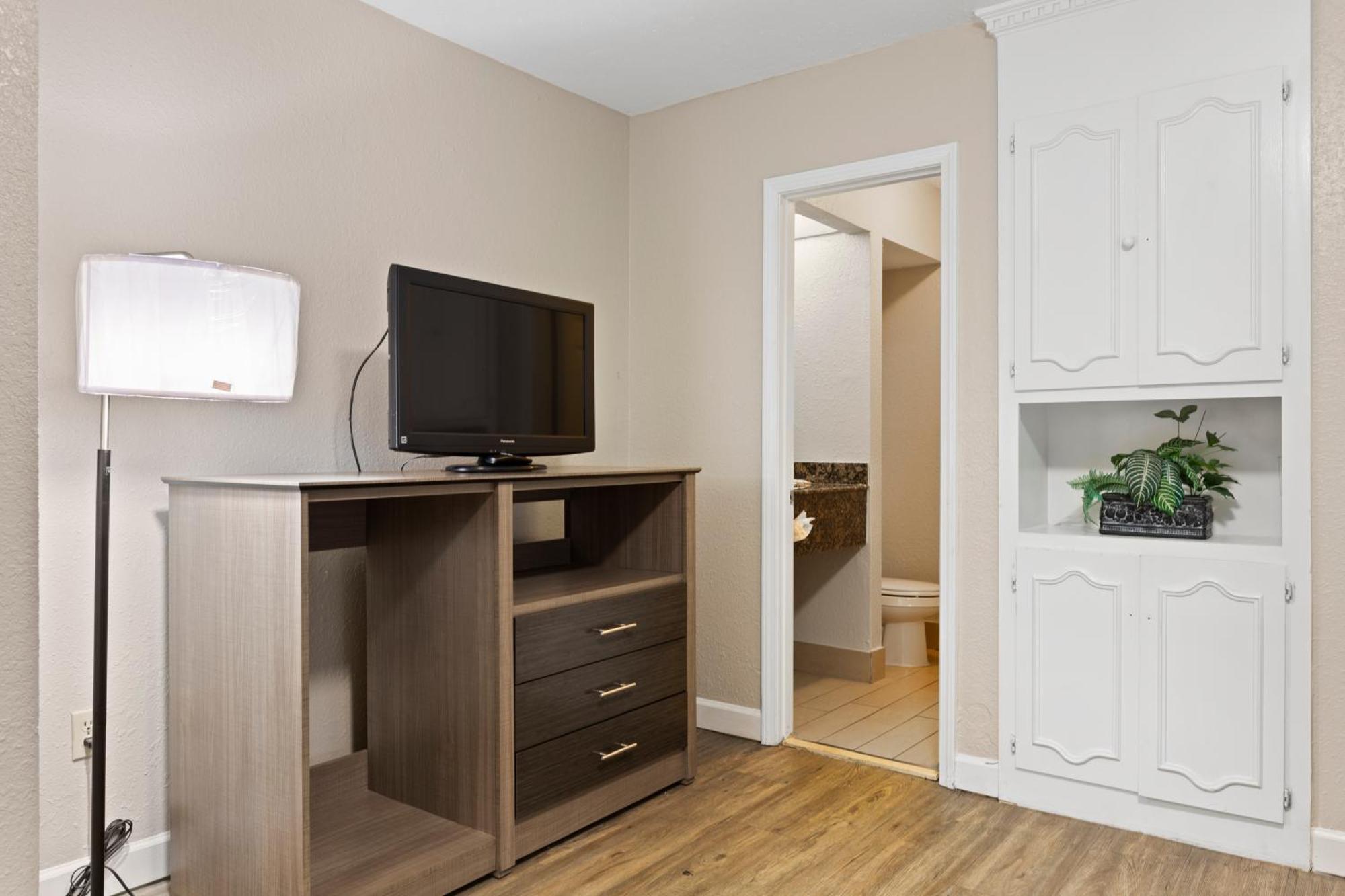 Ocean Crest Inn And Suites 미를 비치 객실 사진